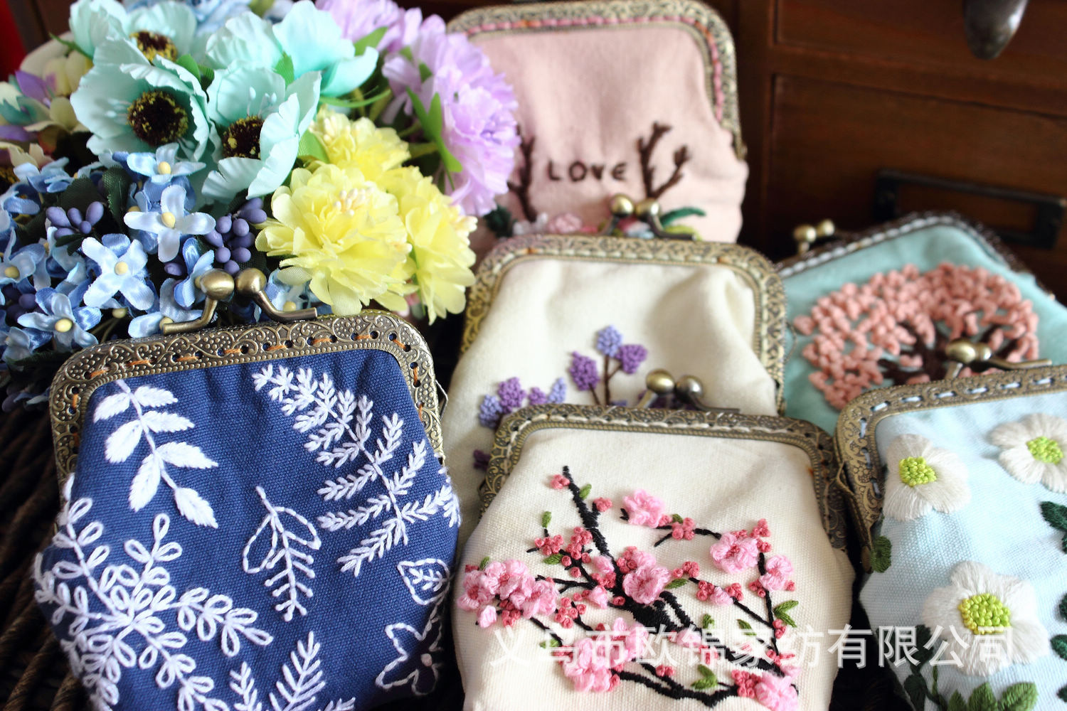 Directo de fábrica mini bolsillo bolsa oro bordado Europeo paquete material hecho a mano bricolaje tela kit herramientas costura