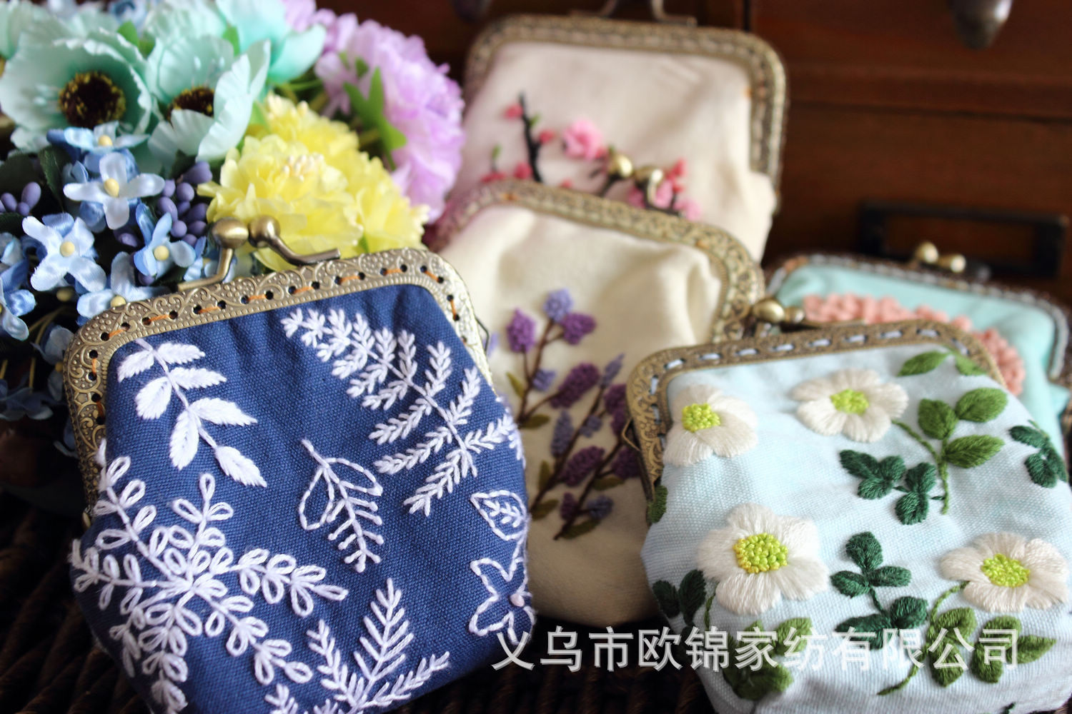 Directo de fábrica mini bolsillo bolsa oro bordado Europeo paquete material hecho a mano bricolaje tela kit herramientas costura