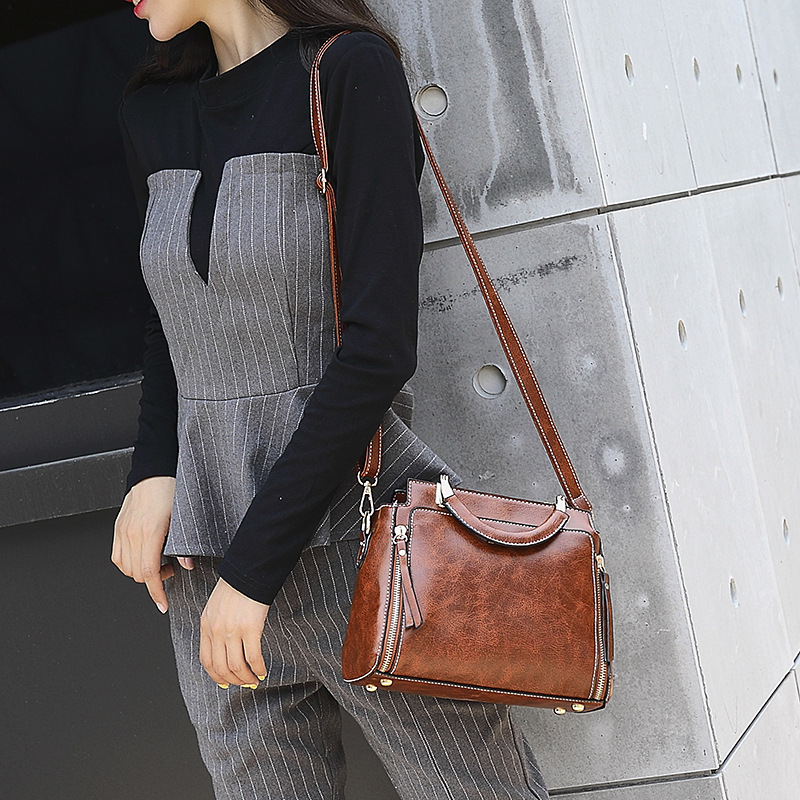 Factory Direct Sales 2025 New Stylish Simple Color-Blocking Handbag with a High-End Feel, Korean Version Versatile Crossbody Casual Women's Bag Factory Direct Sales 2025 New Stylish Simple Color-Blocking Handbag with a High-End Feel, Korean Version Versatile Crossbody Casual Women's Bag
