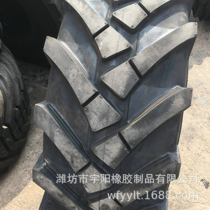 工程人字23.5/70-20工程轮胎加厚型