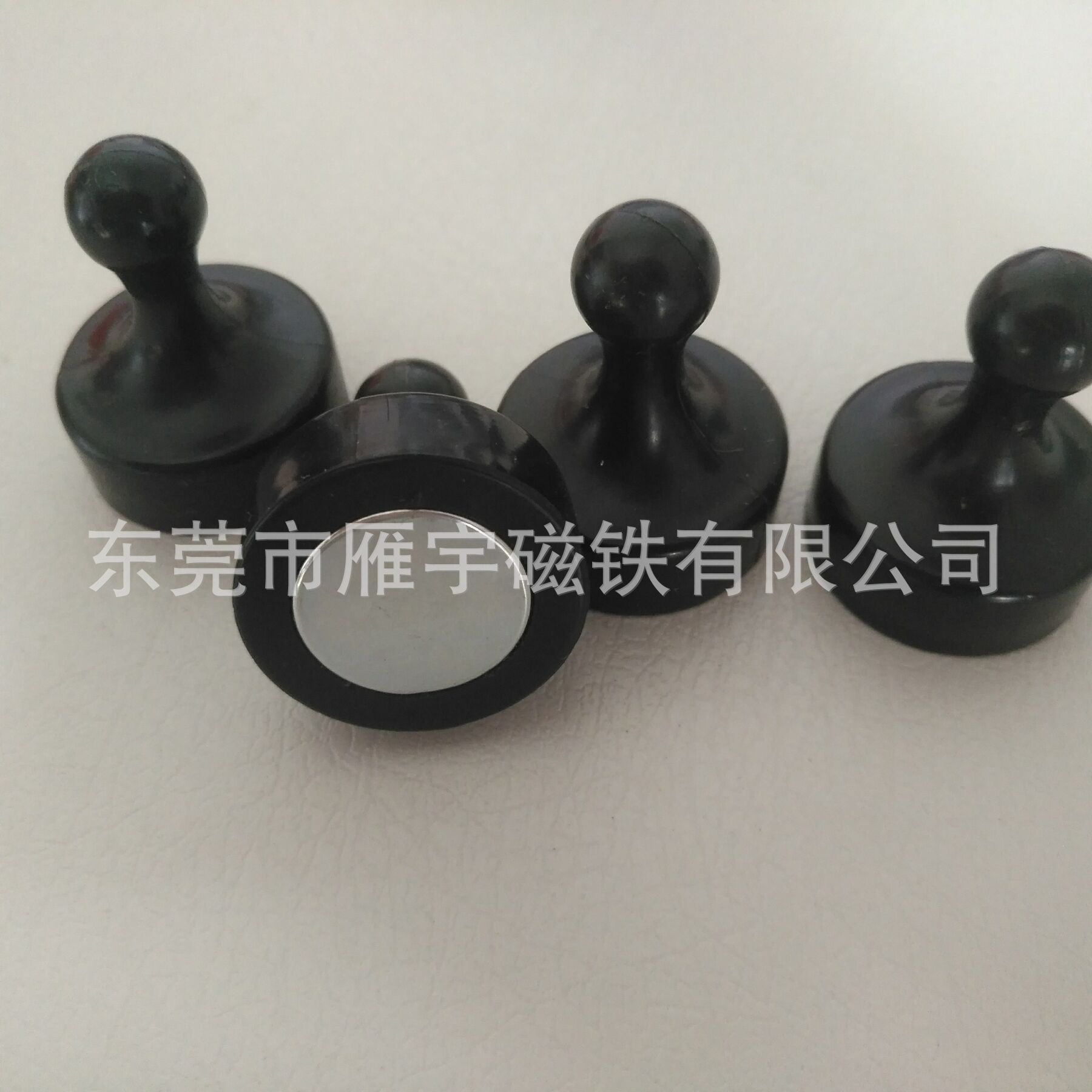供应白板书画固定磁铁 黑色面膜磁扣 塑料磁图钉 强磁吸铁石办公