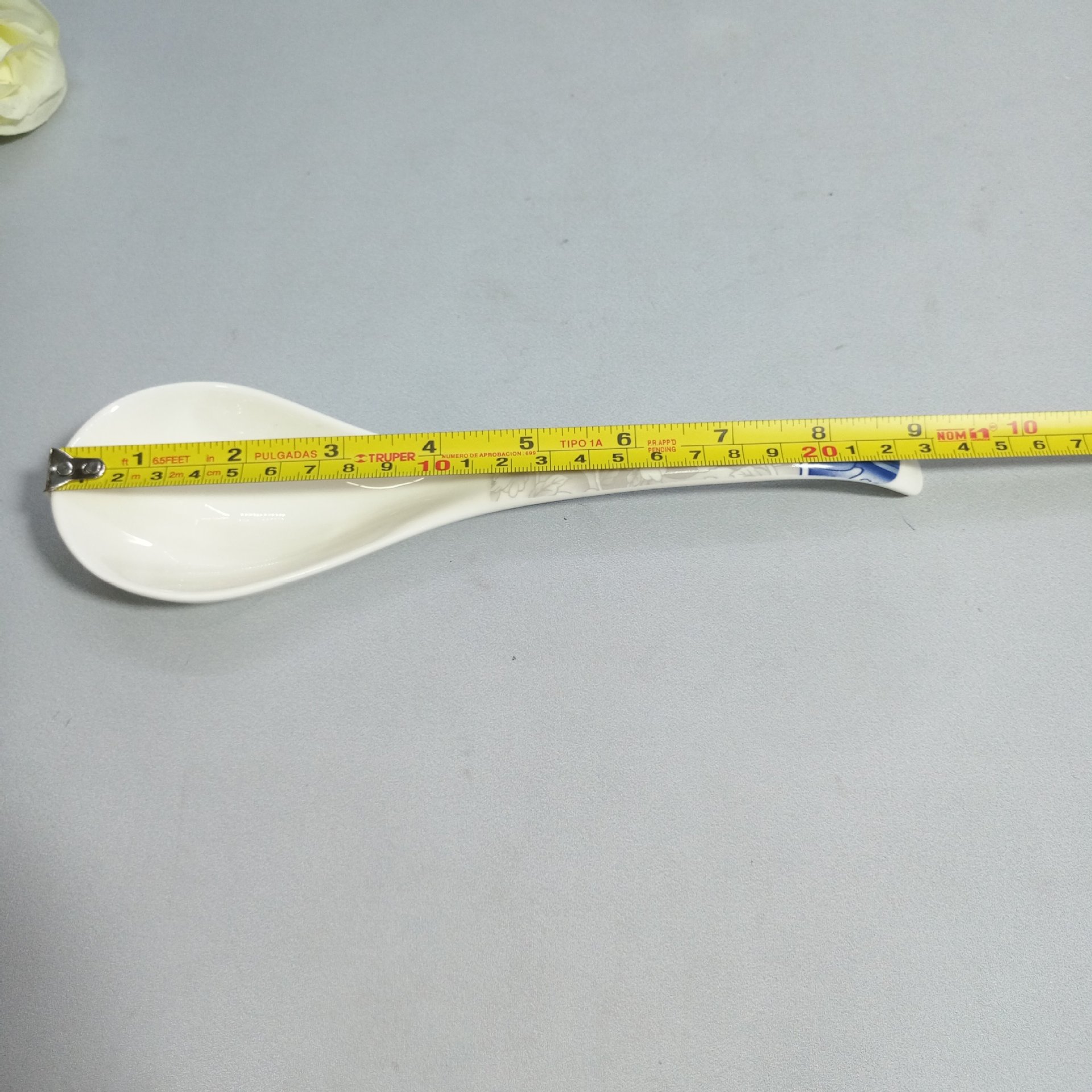 Comercio electrónico al por mayor de impresión verde cuencos y platos de cerámica se adaptan a las necesidades diarias vajilla de porcelana azul y blanca dos yuanes más que el suministro de la tienda