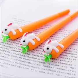 可爱兔子抱胡萝卜中性笔学生黑色针管签字笔卡通软胶水性笔新款笔