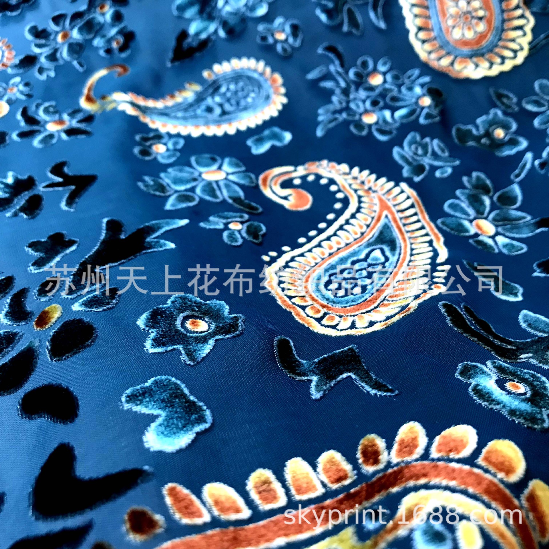 长期供应天鹅绒尼龙锦纶丝粘胶丝面料金丝绒面料丝绒染色女装面料