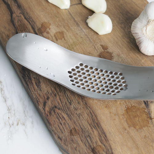 Thickened U-shaped stainless steel garlic press, garlic pounding, peeling, stirring, garlic squeezing, honeycomb plate machine, Amazon FDA