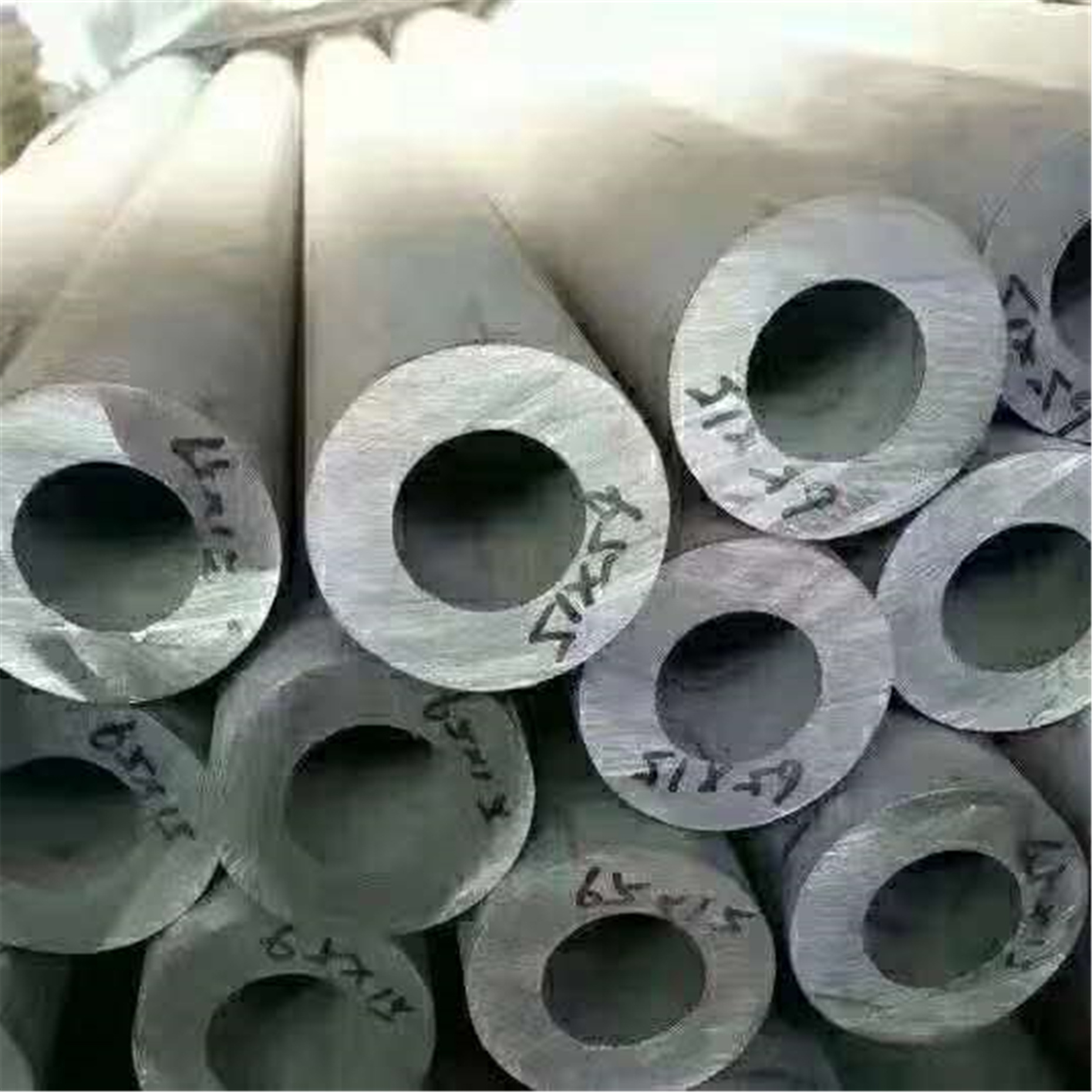 材质Q345B Q355无缝管114*7 114*8 114*10 114*12 114*6 121*5-10