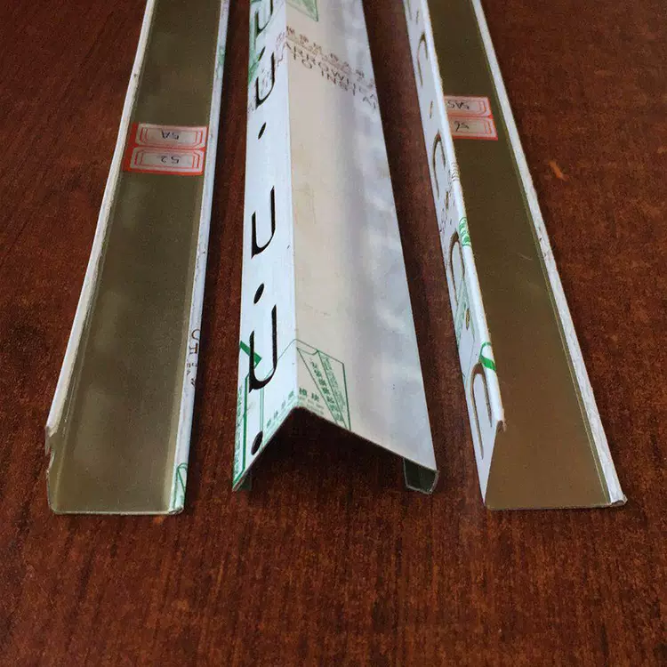 蜂窝板三角龙骨和铝边角搭配使用集成吊顶辅材量大从优防潮天花板