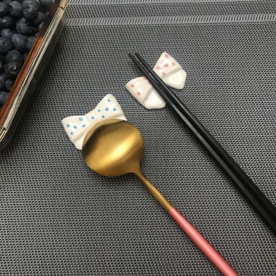 特卖陶瓷日式蝴蝶结筷子架 摆盘道具筷拖 笔托  陶瓷刀叉架|ms