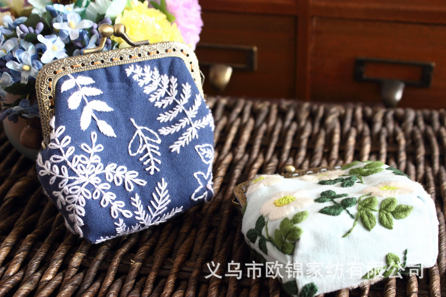 Directo de fábrica mini bolsillo bolsa oro bordado Europeo paquete material hecho a mano bricolaje tela kit herramientas costura