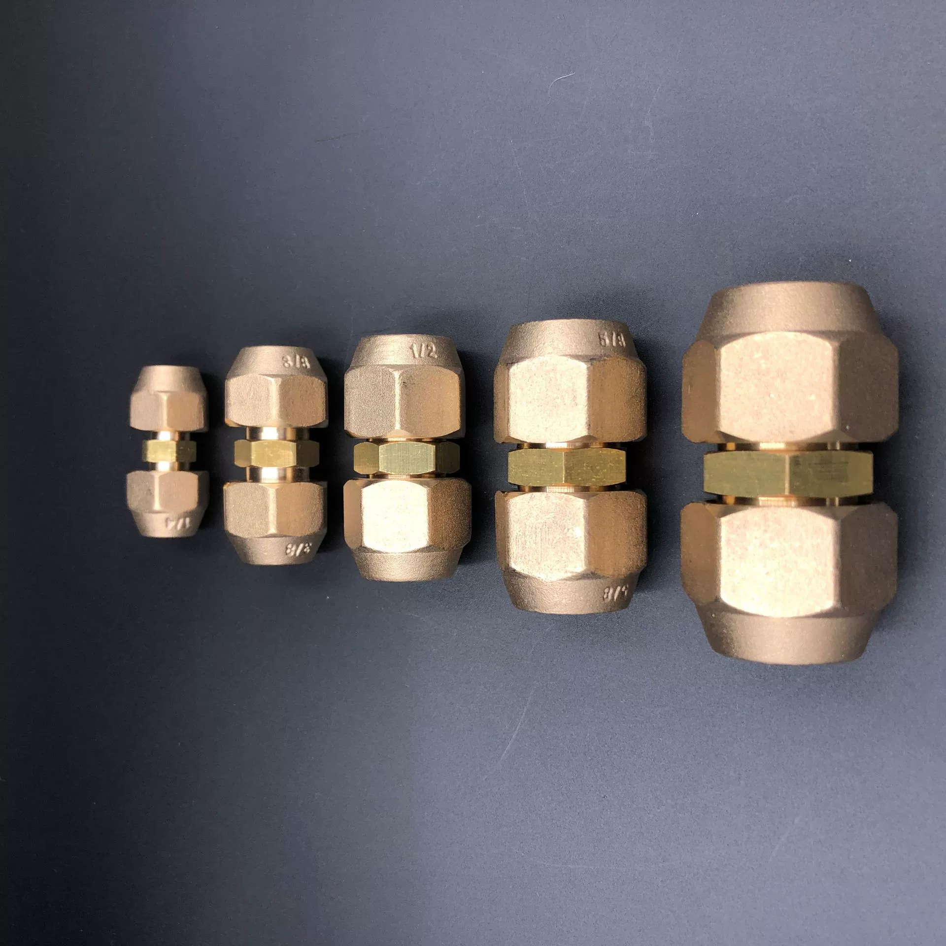 Поставка латуни стыковое соединение двойной Кондиционер медные трубы Нацист прикладом головка с гайкой гайка Расширенный холодильной арматуры