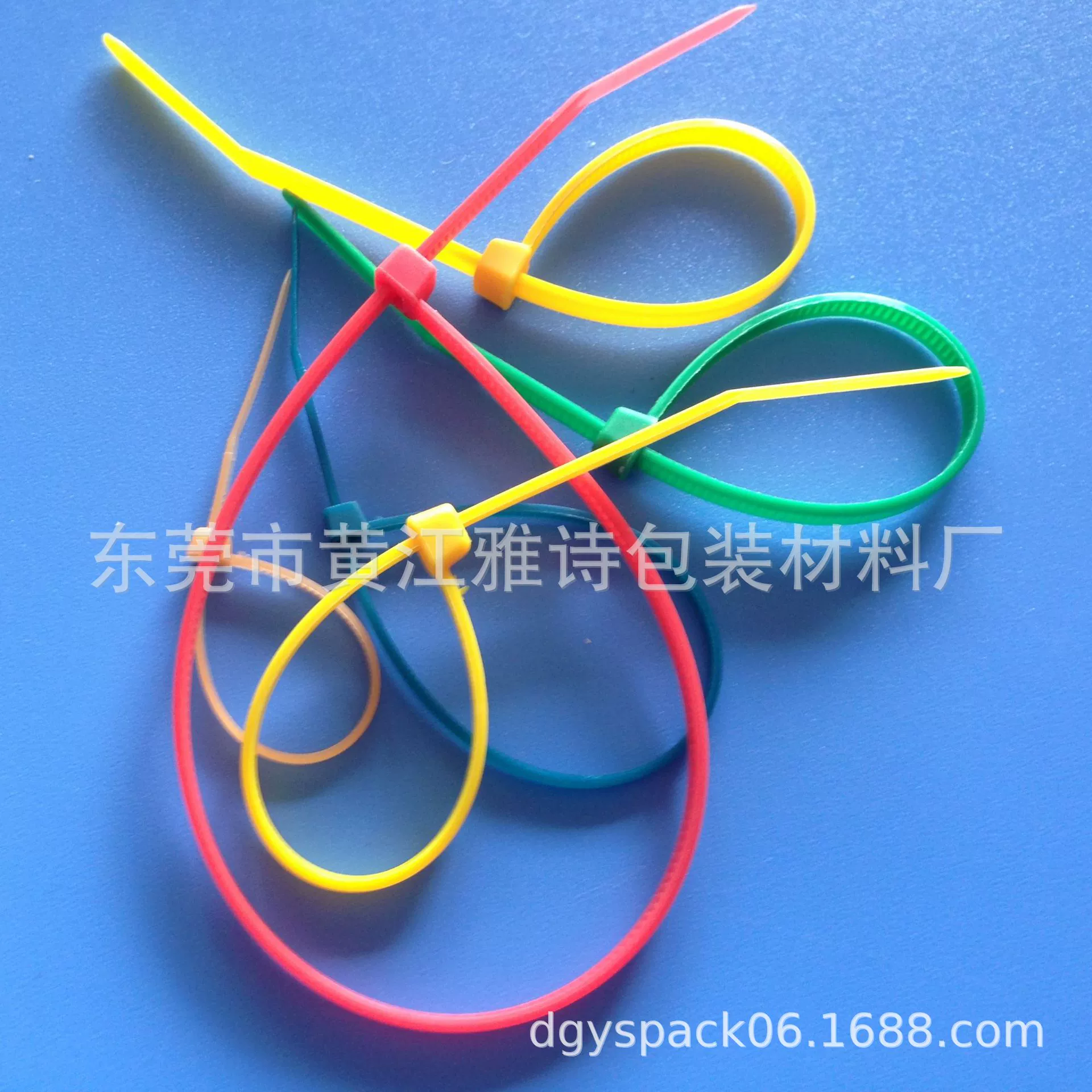 Производители лент в наличии оптом Защита окружающей среды самоблокирующаяся морозостойкая высокотемпературная нейлоновая кабельная стяжка свободная кабельная стяжка