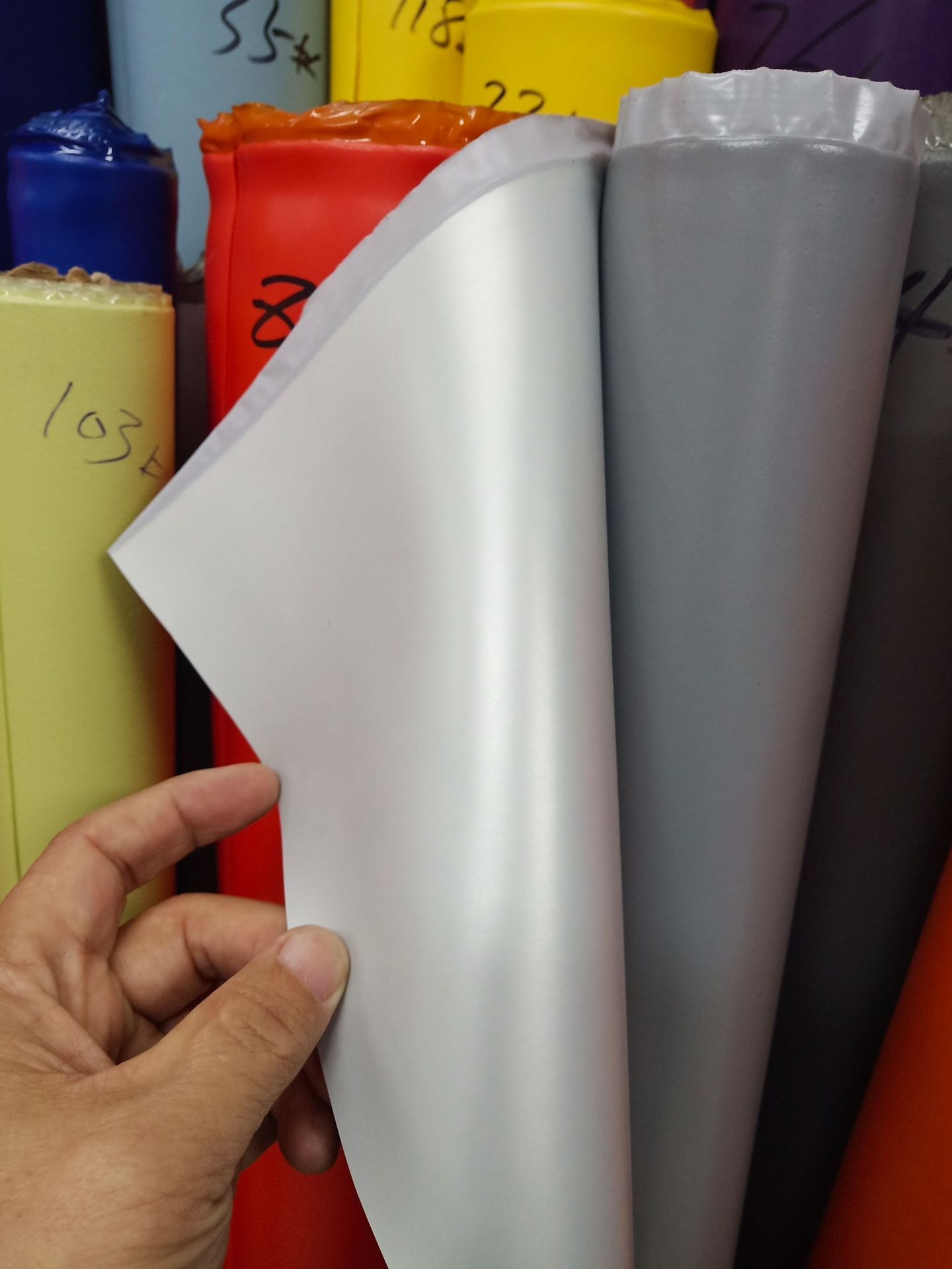 PVC皮革 低发泡皮革 高频革  软发泡革 磨砂 芙蓉皮革  无布革