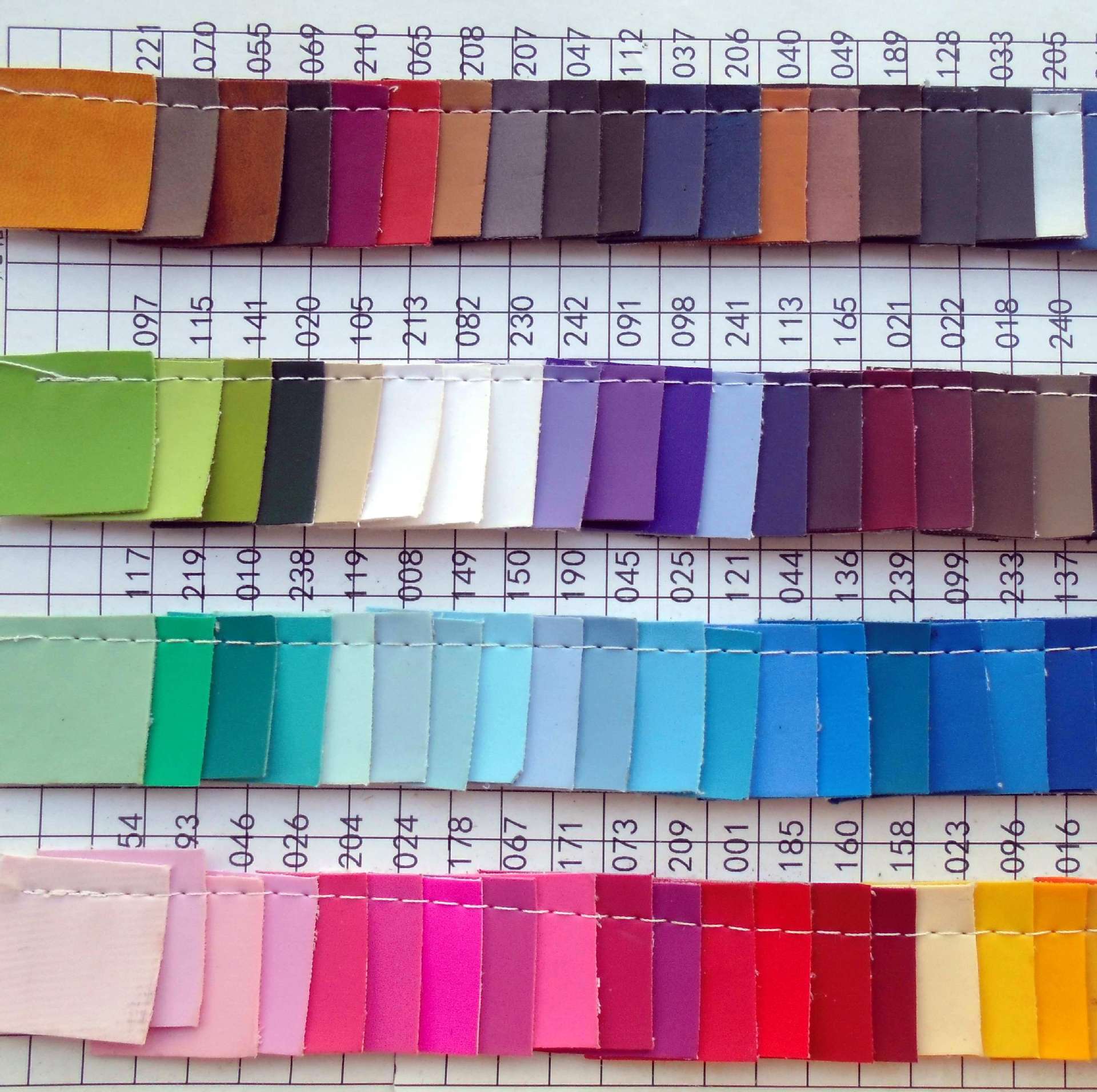 PVC皮革  环保磨砂 露华皮革 芙蓉皮革 电压革热压革 环保