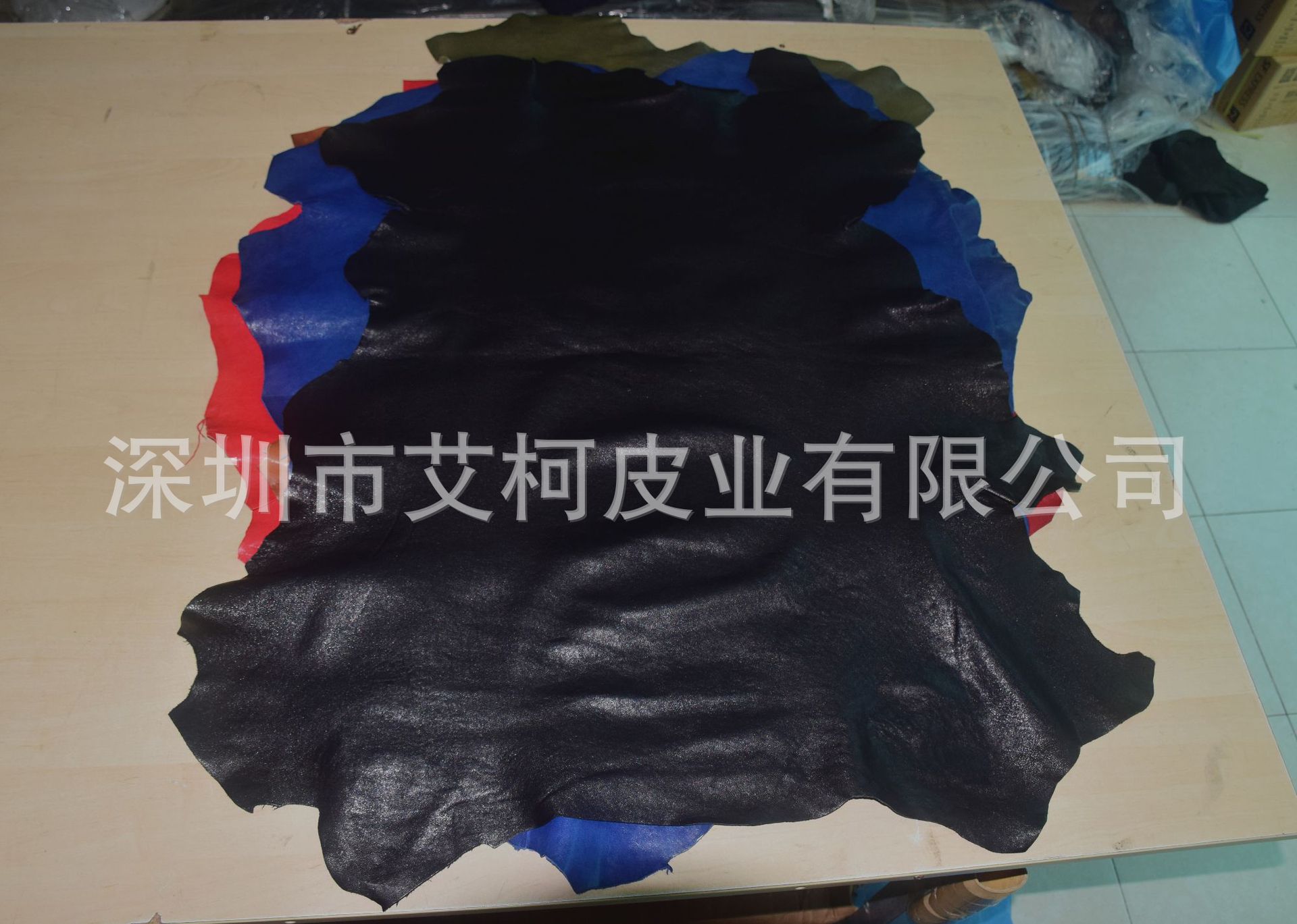검은색