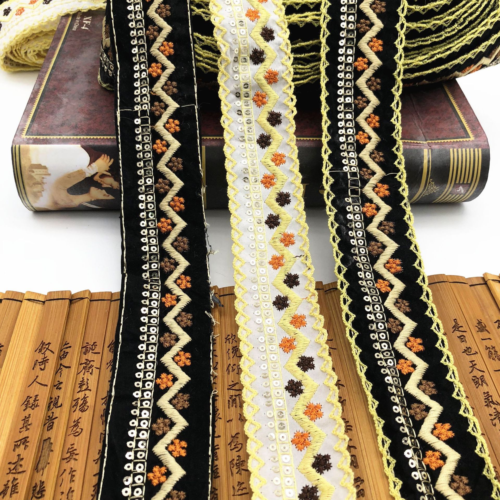 彩色织带绣花线 外贸花边 民族花边 亮片刺绣花边 鞋材服装辅料