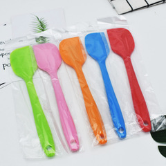 One-piece silicone scraper with both large and small sizes, heat-resistant silicone spatula, cream cake knife, baking spatula