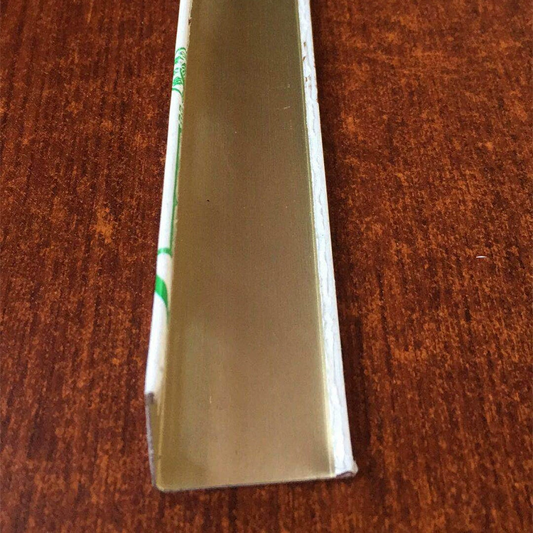 Прямые поставки с завода: алюминиевые уголки, также известные как алюминий, с крупными оптовыми скидками, комплектующие для подвесных потолков, вспомогательные материалы, алюминиевые уголки с рулонным покрытием.