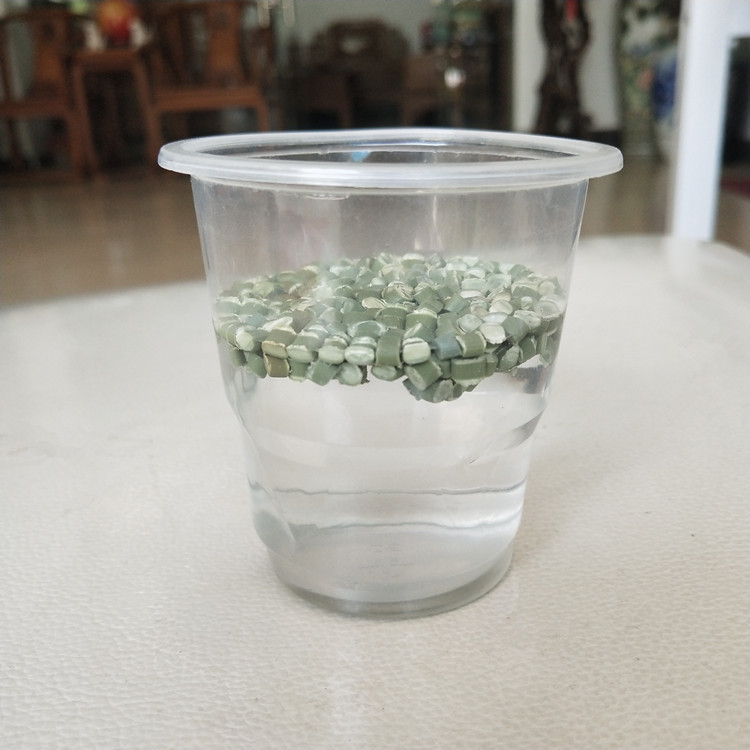 厂家直销pe注塑料颗粒再生塑料粒高低压复合料塑木板材料长期供货