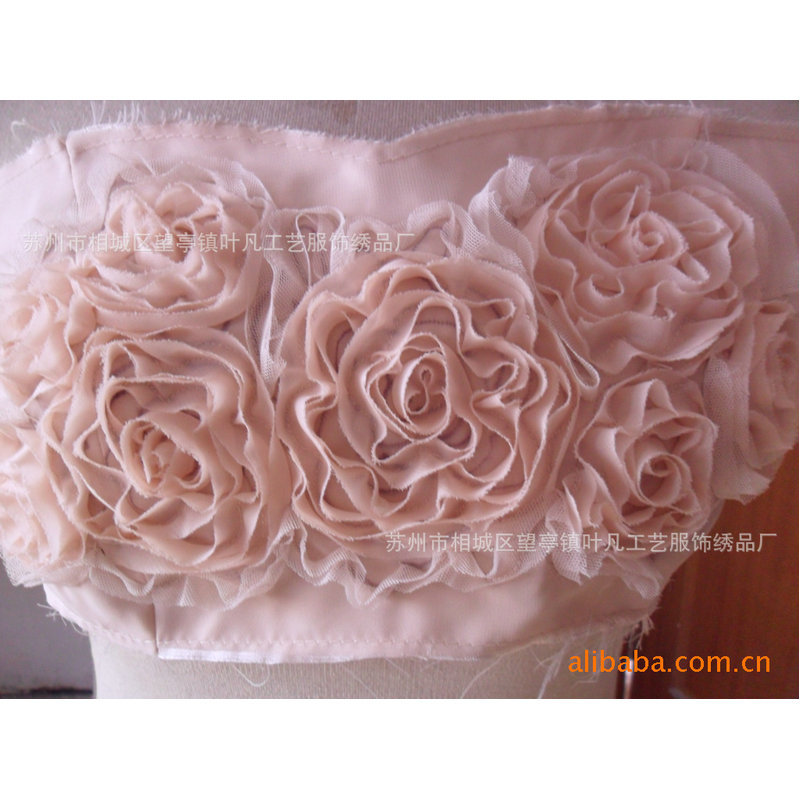 厂家供应纯粉红色可爱系机绣水溶棉绣花布盘带绣