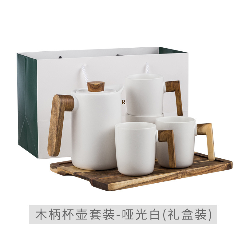 Ventas directas de la fábrica mango de madera nórdica hogar creativo gran capacidad de artículos de agua cerámica botella de agua fría taza de agua traje