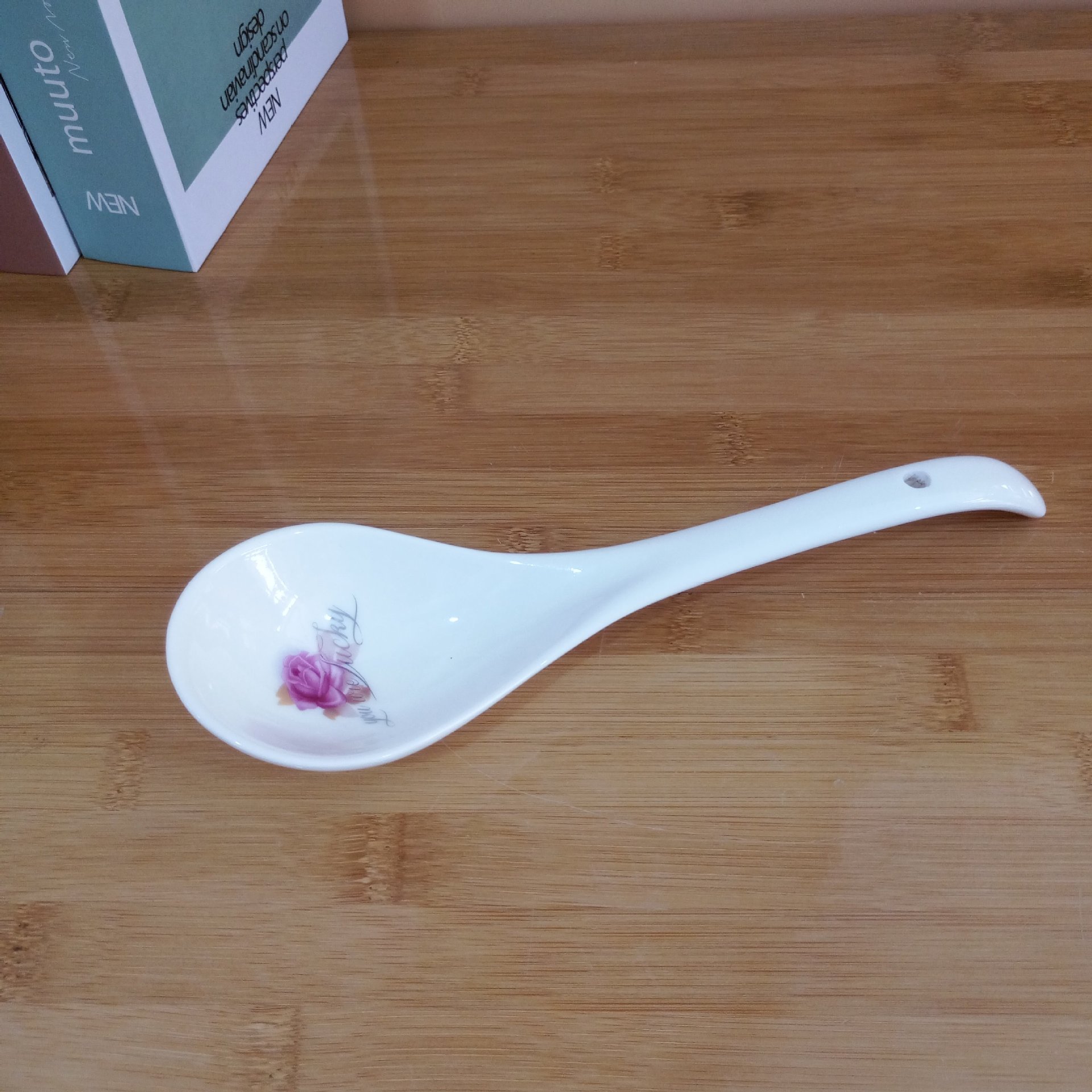 Venta al por mayor de cerámica de oro cuchara Hotel cuchara hogar Cisne mango largo cuchara restaurante vajilla cuchara puesto al por mayor