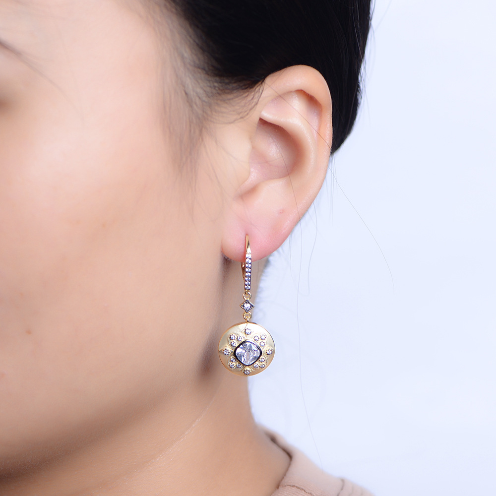 Transfronterizo Venta caliente estilo europeo y americano corte vintage pendientes s925 plata micro incrustaciones de circón electroplated mate 14K pendientes de oro