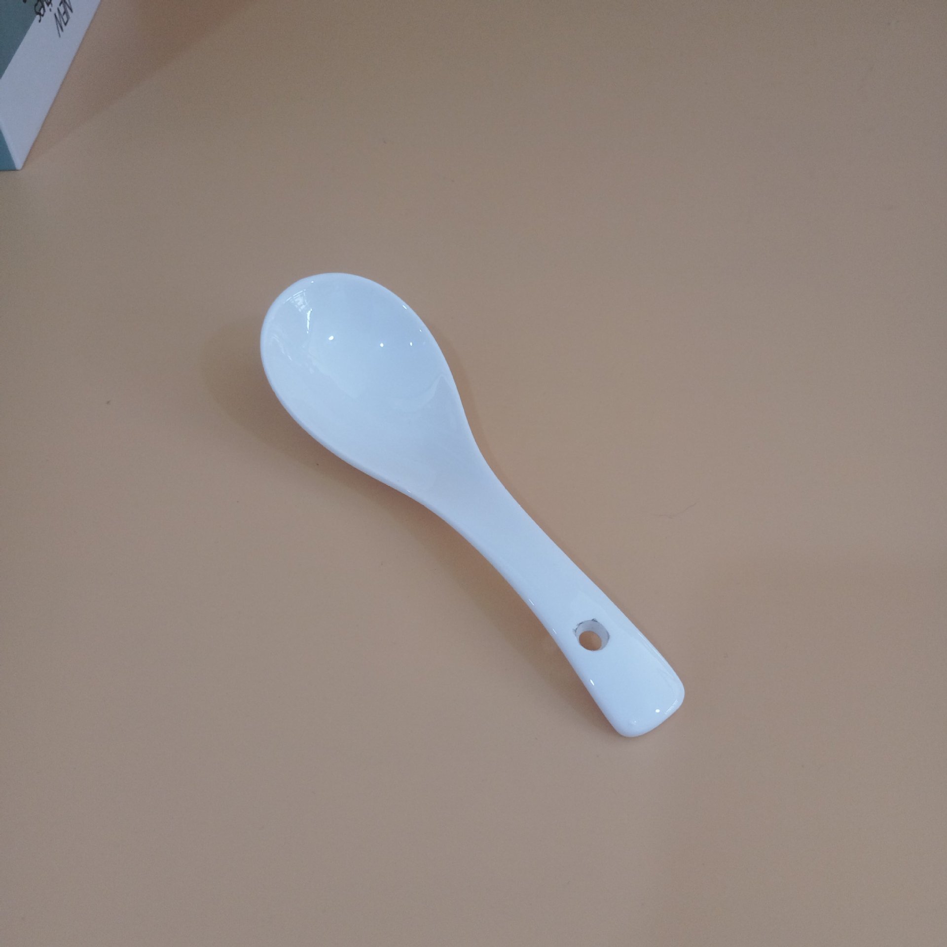 Suministros para hoteles, cucharas de cerámica, cucharas de sopa blancas puras, cucharas pequeñas para restaurante, cucharas de arroz para el hogar, cucharas de porcelana, oferta especial al por mayor