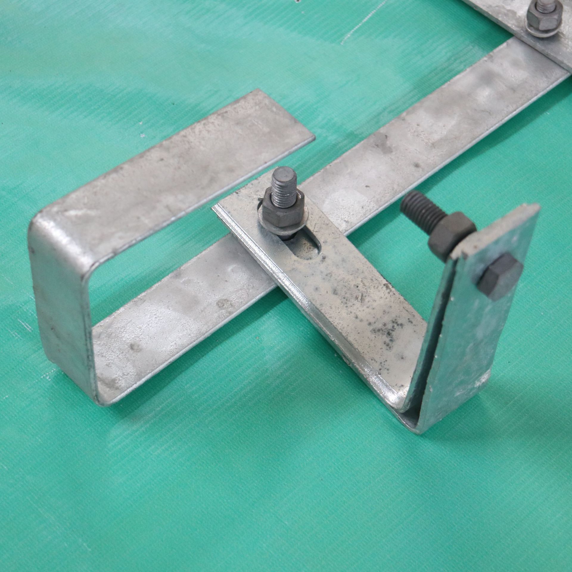 热镀锌余缆架剩缆缠绕架厂家光缆接头盒配套金具