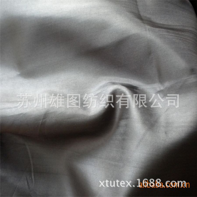 厂家直销 150T仿涤塔夫布料羽绒服棉服面包服绗缝里料涤纶面料