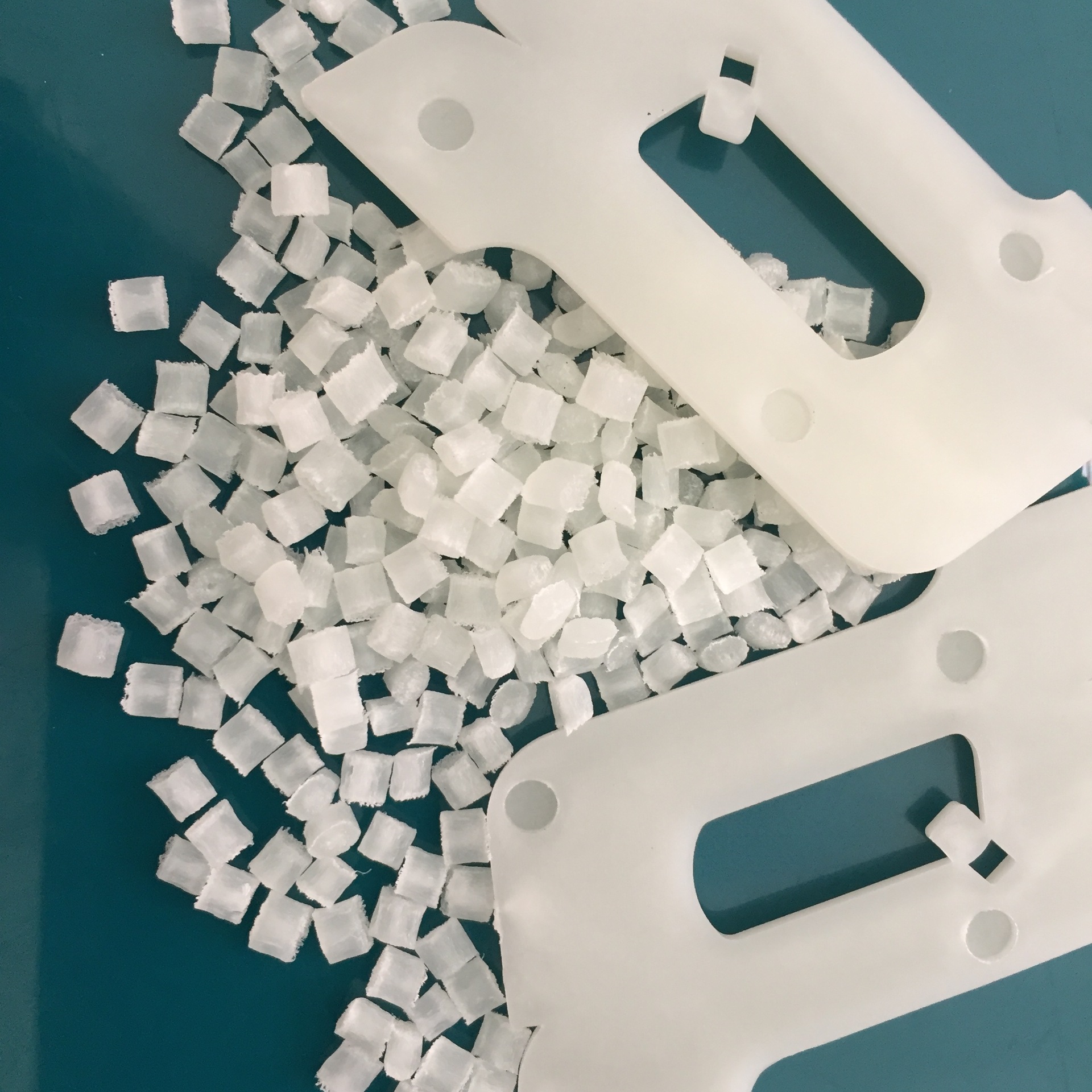 生产白色增强阻燃加纤PP20%滴落型  黑色加纤阻燃PP-GFR30无浮纤