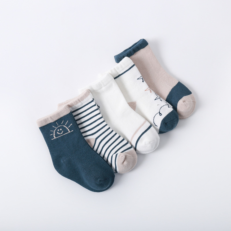 Nuevos calcetines de bebé de algodón peinado de primavera y otoño calcetines de bebé de niños y niñas de dibujos animados de media pantorrilla calcetines lindos para niños de invierno
