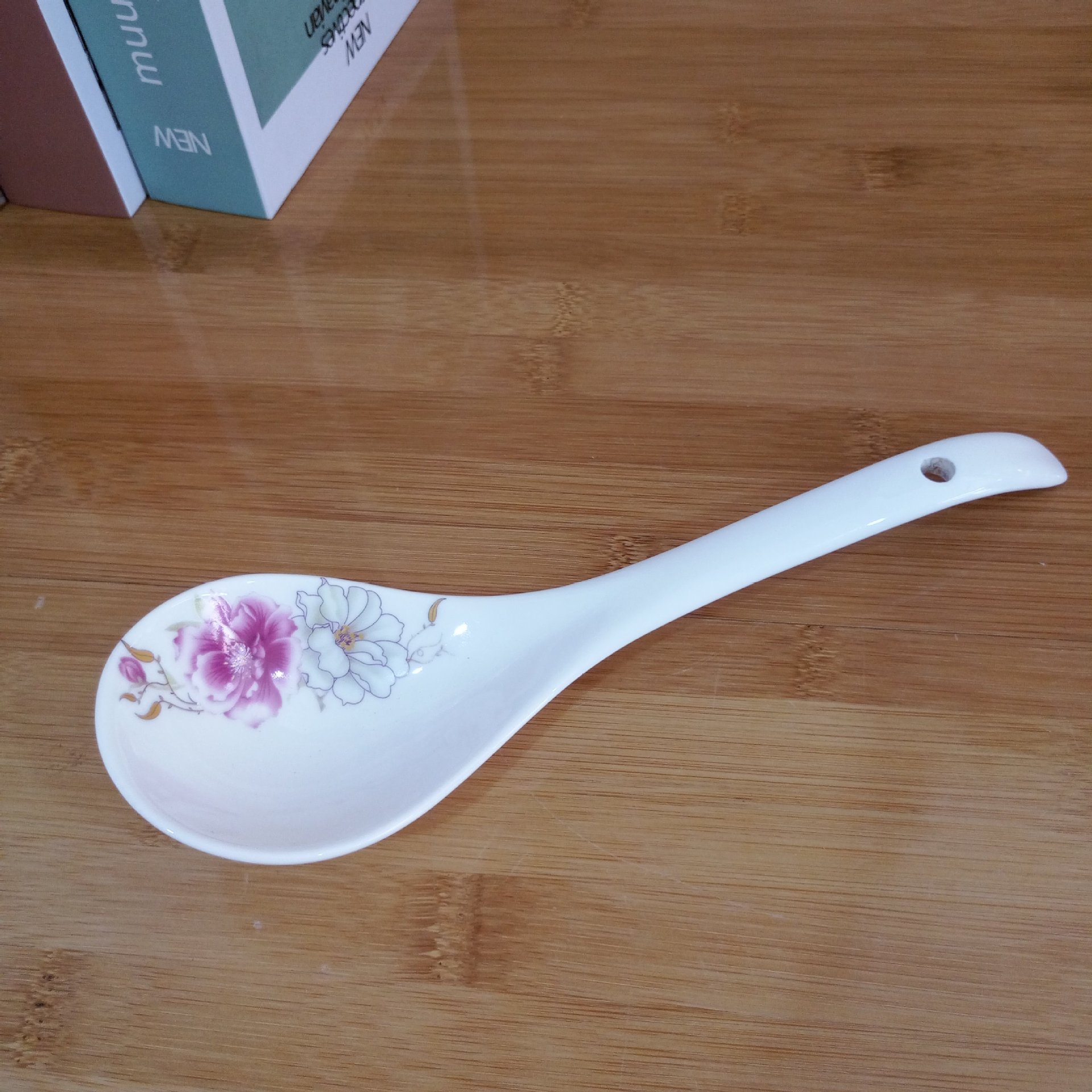 Venta al por mayor de cerámica de oro cuchara Hotel cuchara hogar Cisne mango largo cuchara restaurante vajilla cuchara puesto al por mayor