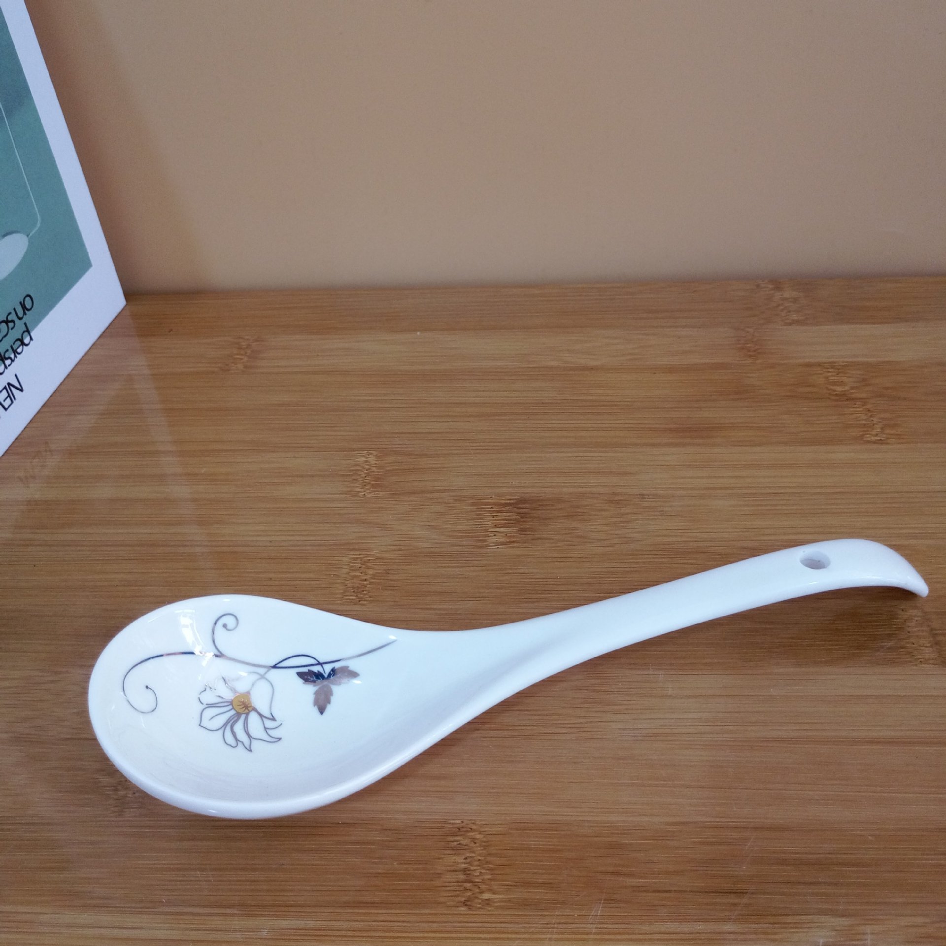 Venta al por mayor de cerámica de oro cuchara Hotel cuchara hogar Cisne mango largo cuchara restaurante vajilla cuchara puesto al por mayor