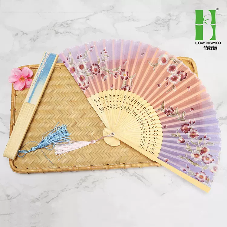丝绸折扇竹质工艺礼品扇日式折扇古风中国风长柄绢扇竹制品批发