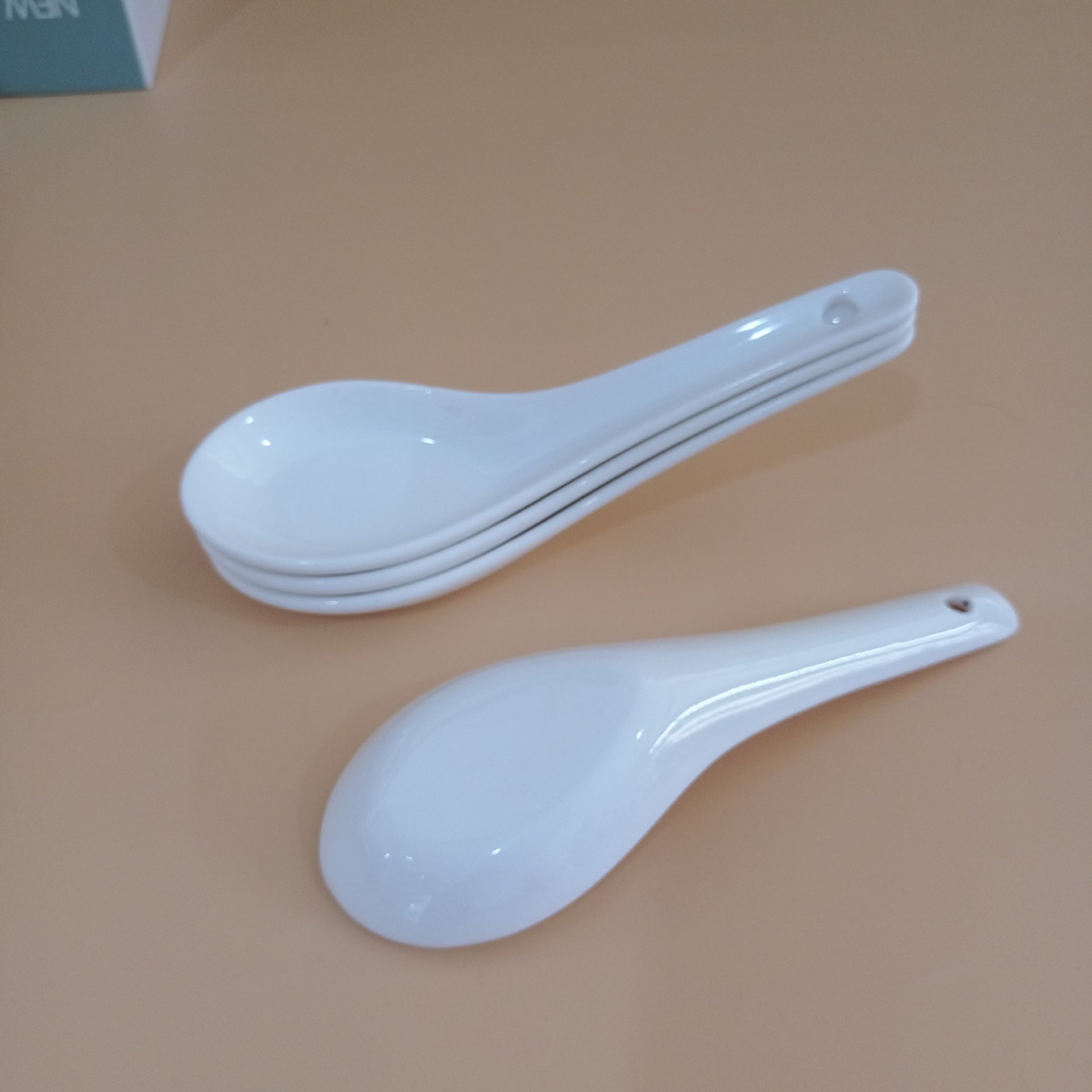 Suministros para hoteles, cucharas de cerámica, cucharas de sopa blancas puras, cucharas pequeñas para restaurante, cucharas de arroz para el hogar, cucharas de porcelana, oferta especial al por mayor