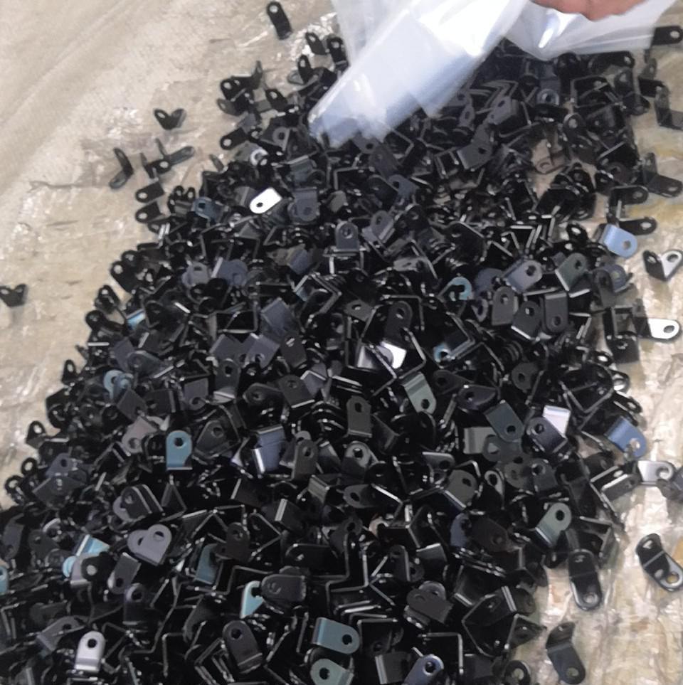 나사가있는 26x26x2mm