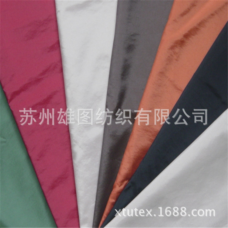 240T春亚纺轧光面料 亮面仿皮膜压光服装羽绒服夹克布料春亚纺