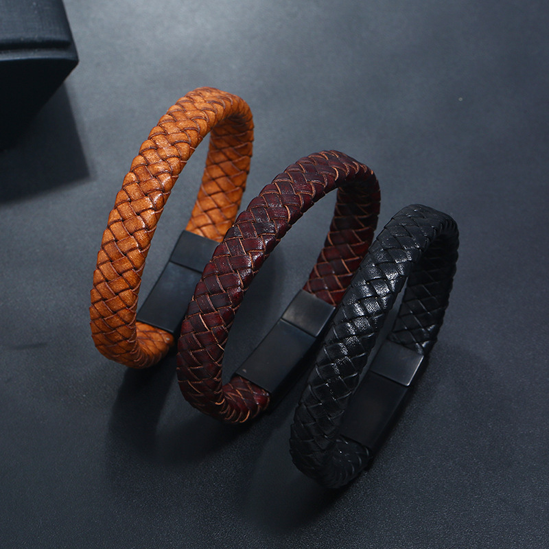 Handmade woven multi-layer men's leather bracelet creative ethnic style simple bracelet titanium steel vintage jewelry bracelet Handmade woven multi-layer men's leather bracelet creative ethnic style simple bracelet titanium steel vintage jewelry bracelet