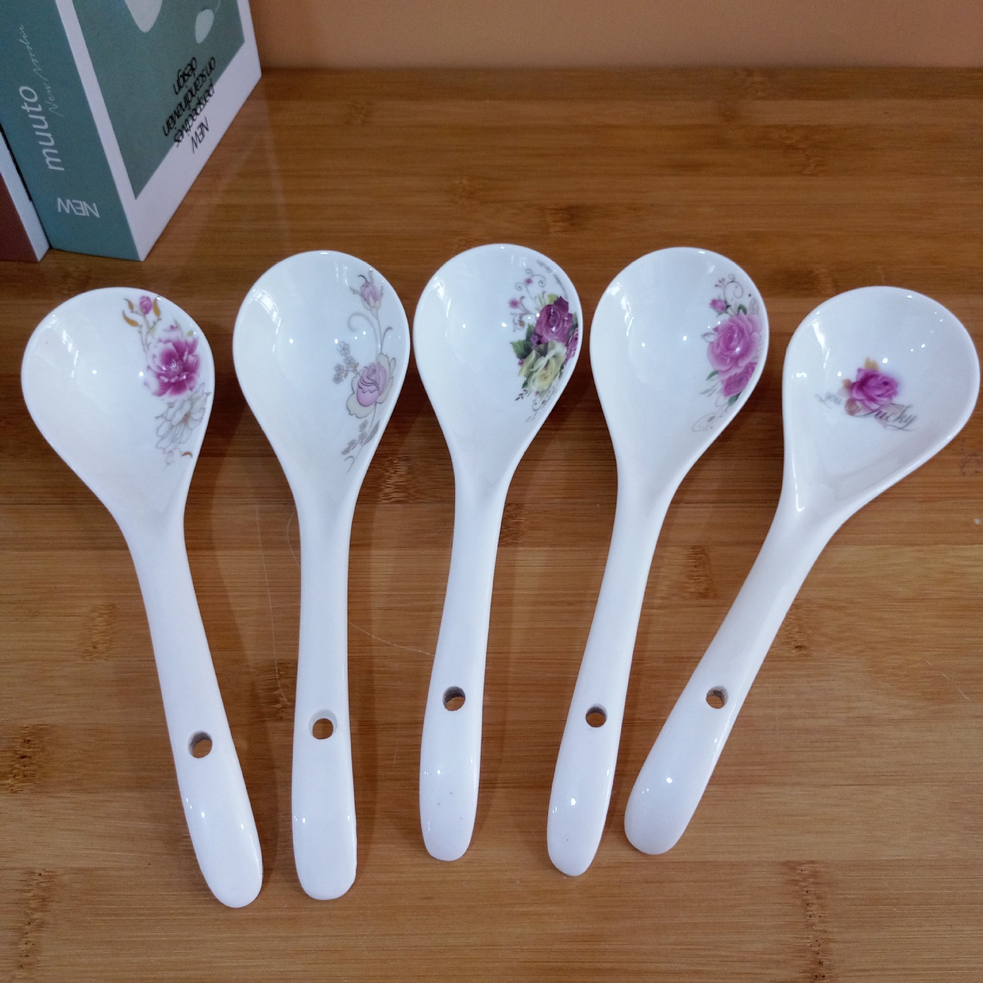 Venta al por mayor de cerámica de oro cuchara Hotel cuchara hogar Cisne mango largo cuchara restaurante vajilla cuchara puesto al por mayor