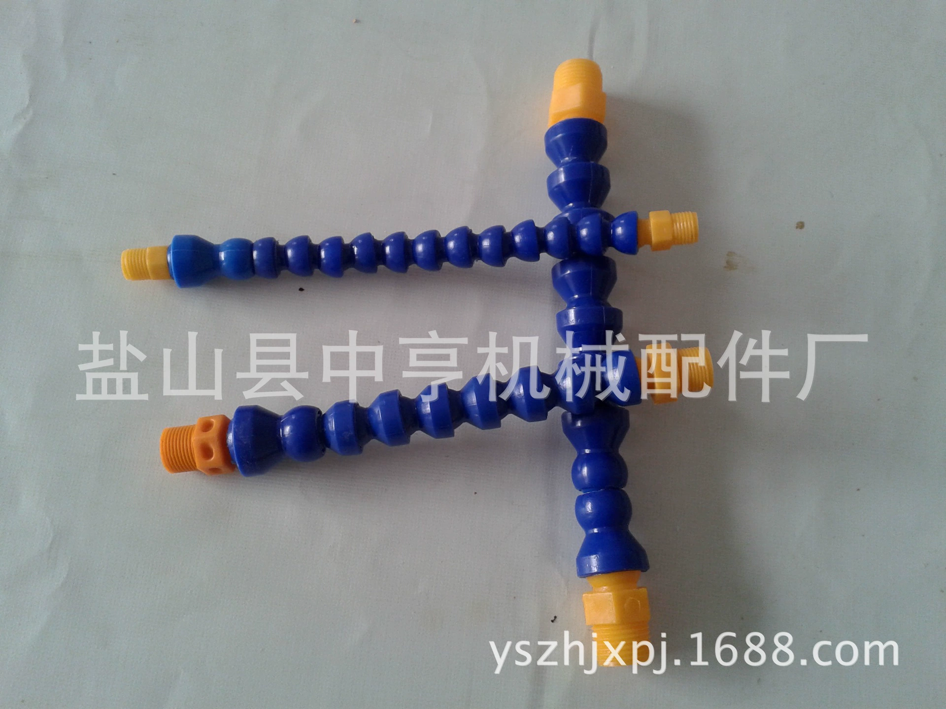 Внутренняя и внешняя резьба пластиковая охлаждающая труба, станок с двумя головками, универсальная труба для мягкой воды, продажа трахеи для инъекций топлива токарного станка