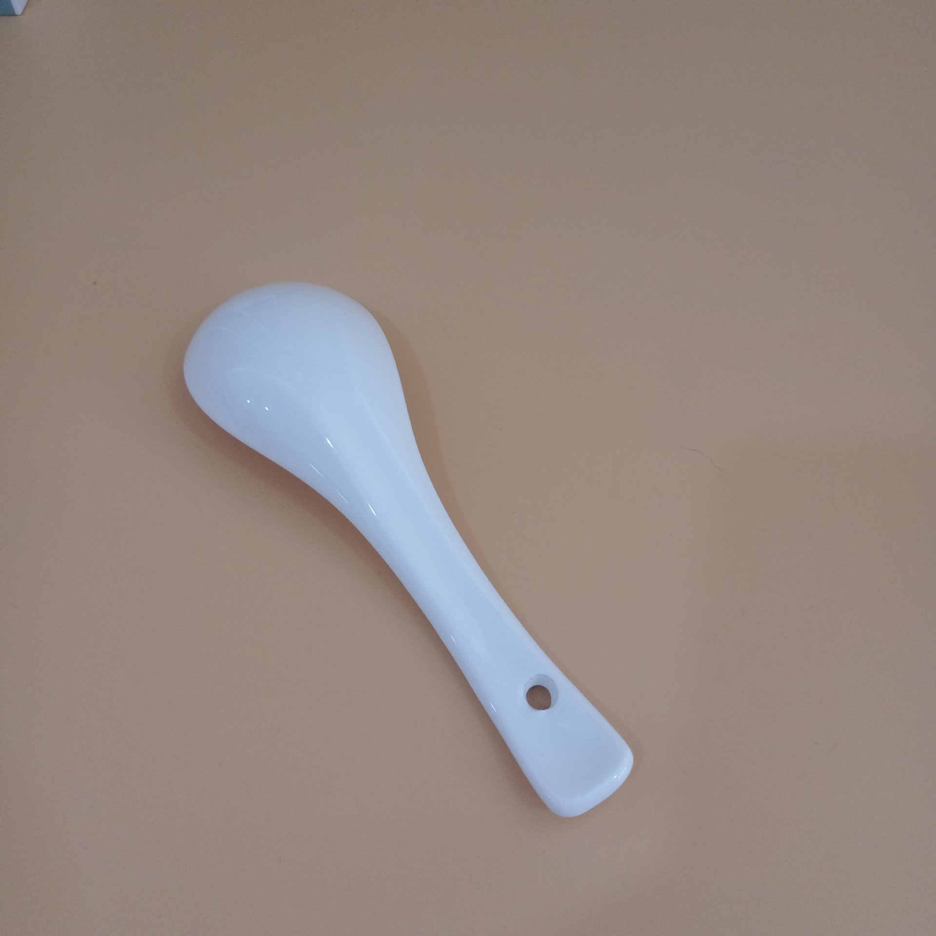 Suministros para hoteles, cucharas de cerámica, cucharas de sopa blancas puras, cucharas pequeñas para restaurante, cucharas de arroz para el hogar, cucharas de porcelana, oferta especial al por mayor