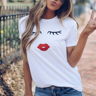 üë�촽 �W��Ins��������ͬ��羳��Ů�b ��ǰ��ĸӡ���̿�T��Ů