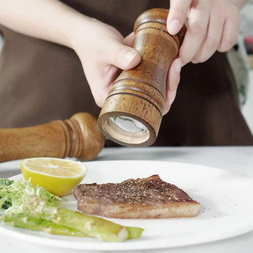 Household wooden pepper grinder manual rotating oak pepper bottle sprinkler seasoning pepper mill color box