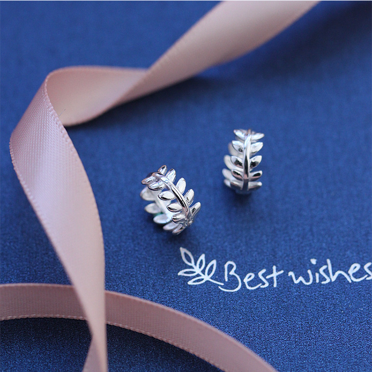 Leaves Ear Buckle 925 Sterling Silver Female Korean Personality Simple Design Sense Cold Style ins Earrings Sleeping Without Picking