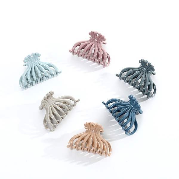 Fashionable plastic hair accessory