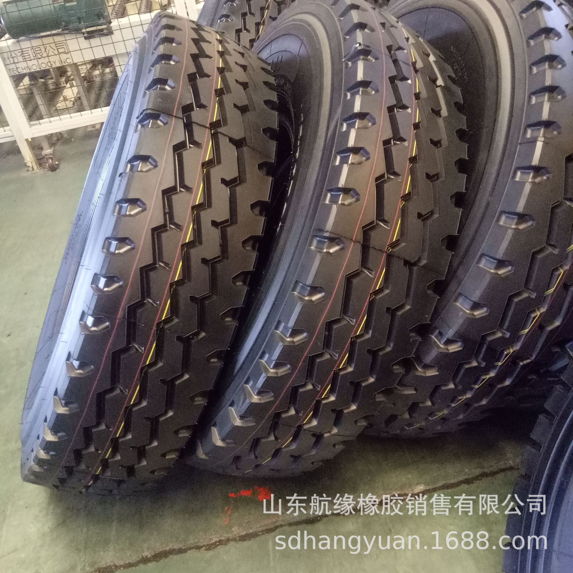 1200R24全钢载重卡车钢丝轮胎直供现货1200-24出口内销吊车轮胎