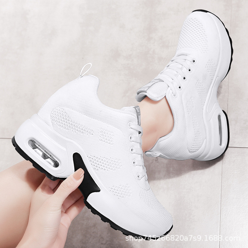 Altura oculta que aumenta la zapatilla de deporte de las mujeres zapatos blancos transpirables de malla gruesa Fondo fantasma zapatos para caminar altura de fondo suave que aumenta los zapatos de baile cuadrados