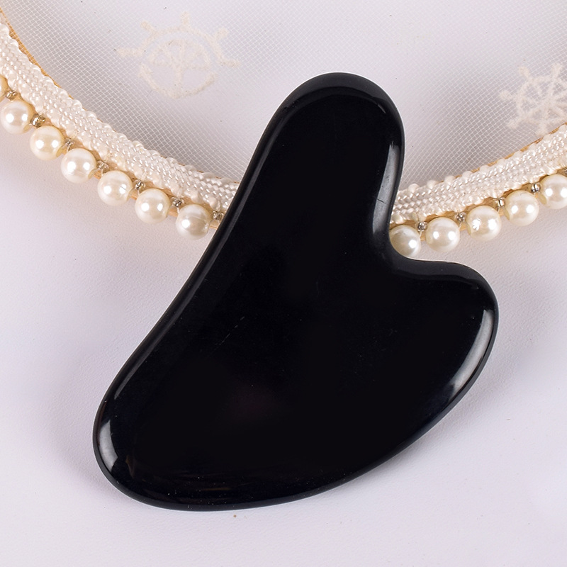 흑요석 하트 모양의 긁는 판