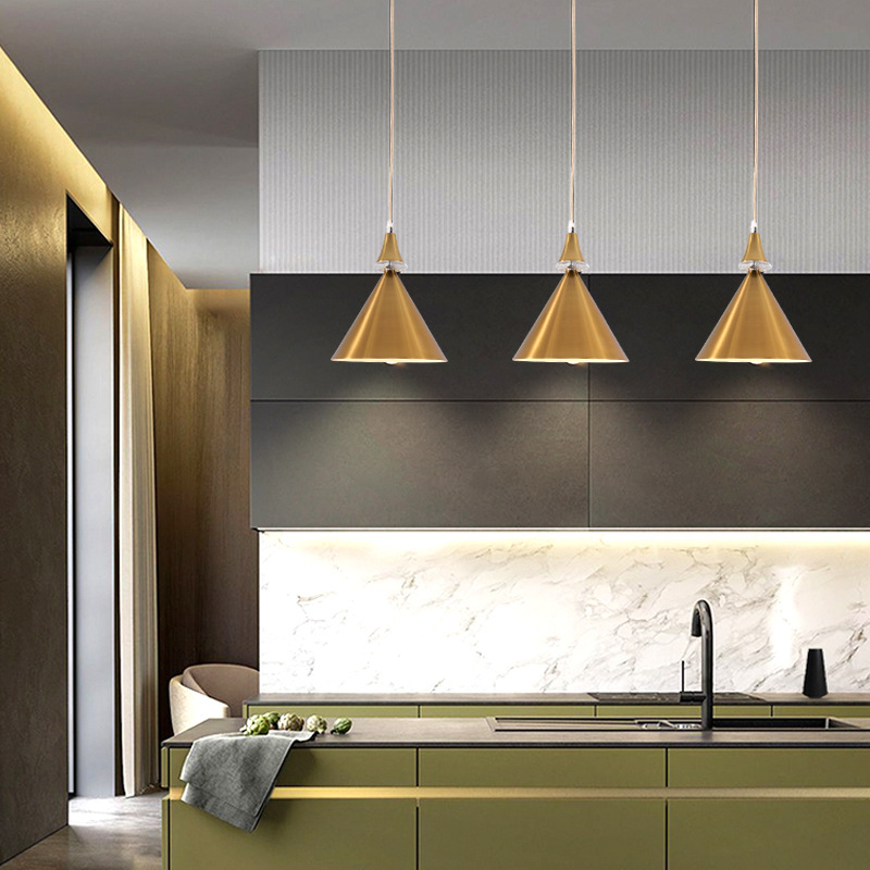 Nordic restaurante bar dormitorio lámpara de noche simple moderno de una sola cabeza personalidad creativa post-moderno pequeño candelabro dorado