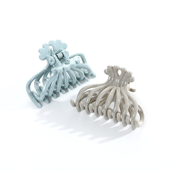 Fashionable plastic hair accessory